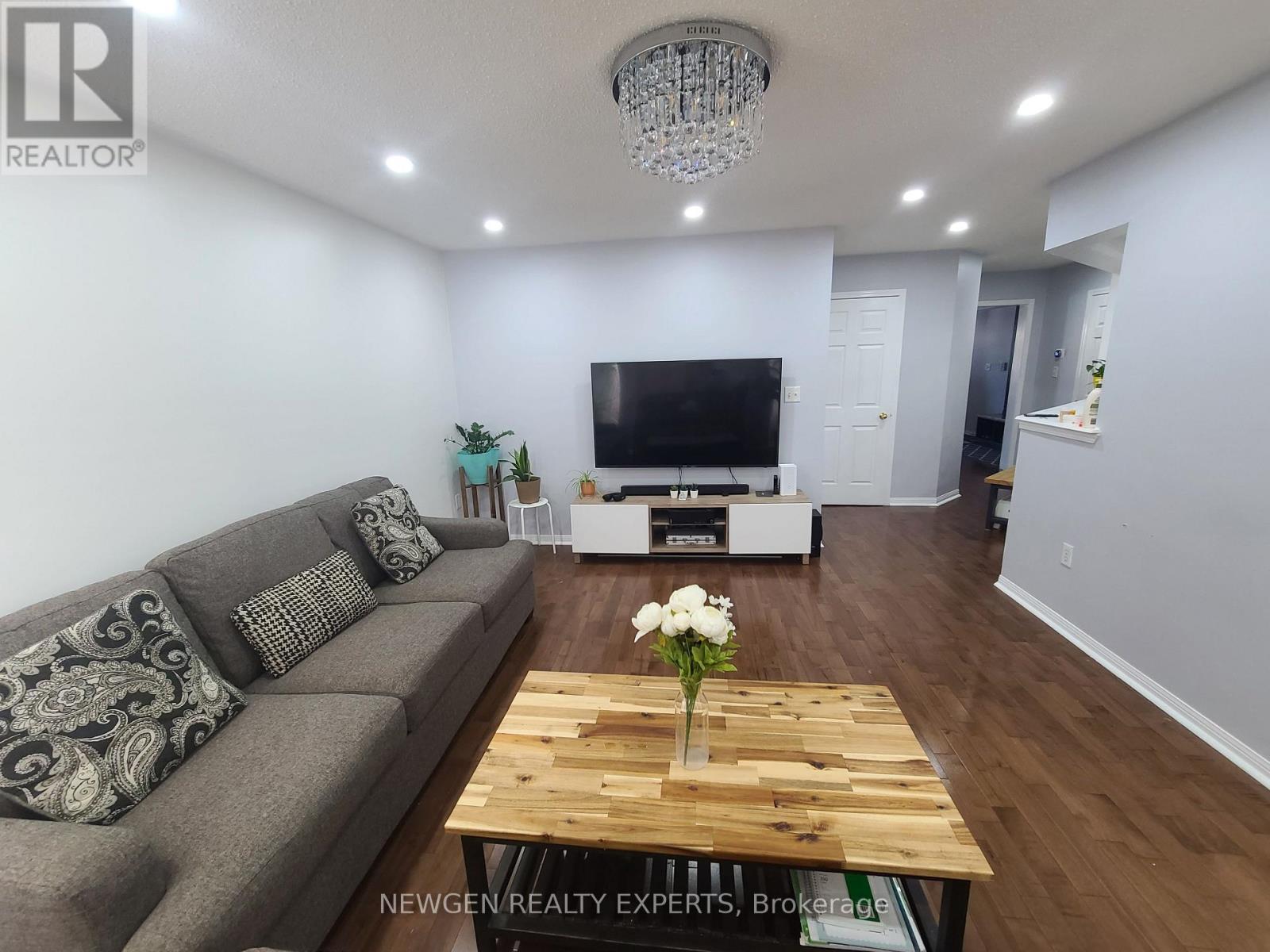 23 Owlridge Drive, Brampton, Ontario  L6X 0M3 - Photo 8 - W12783108