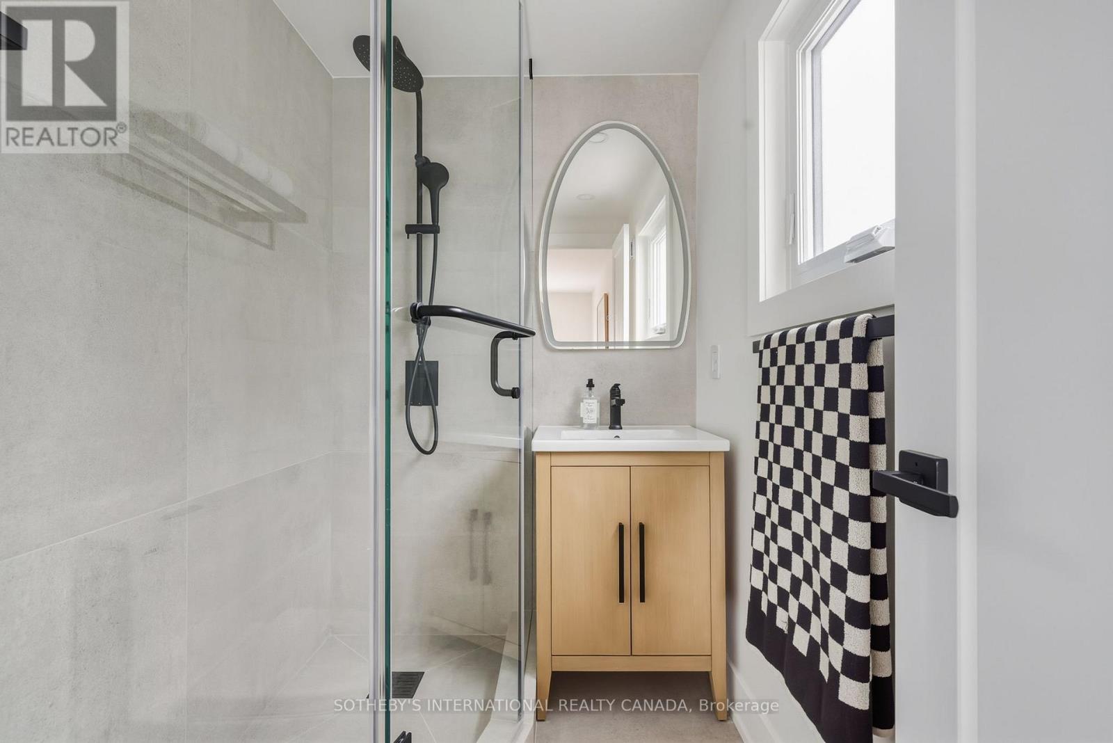 4 Dersingham Crescent, Markham, Ontario  L3T 4E7 - Photo 41 - N12782984