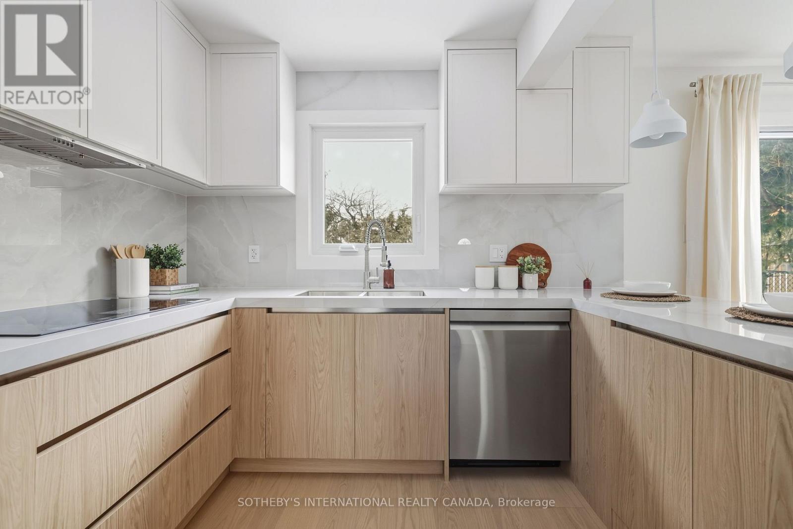 4 Dersingham Crescent, Markham, Ontario  L3T 4E7 - Photo 21 - N12782984