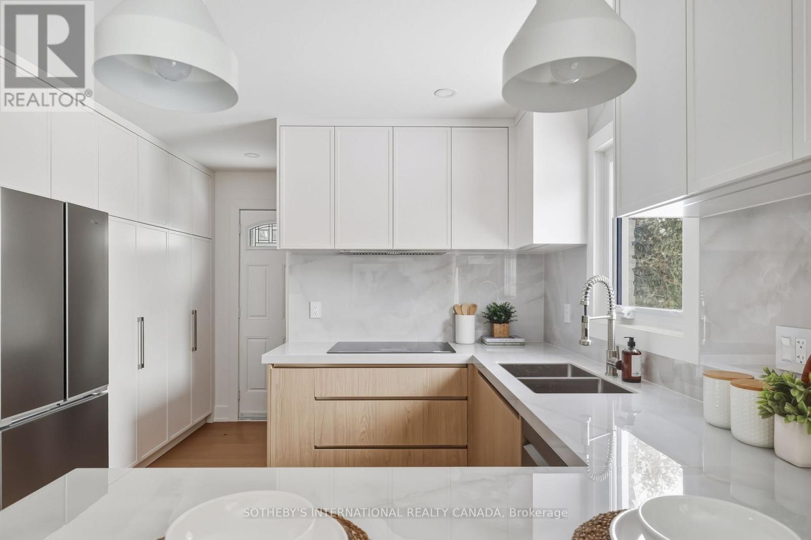 4 Dersingham Crescent, Markham, Ontario  L3T 4E7 - Photo 24 - N12782984