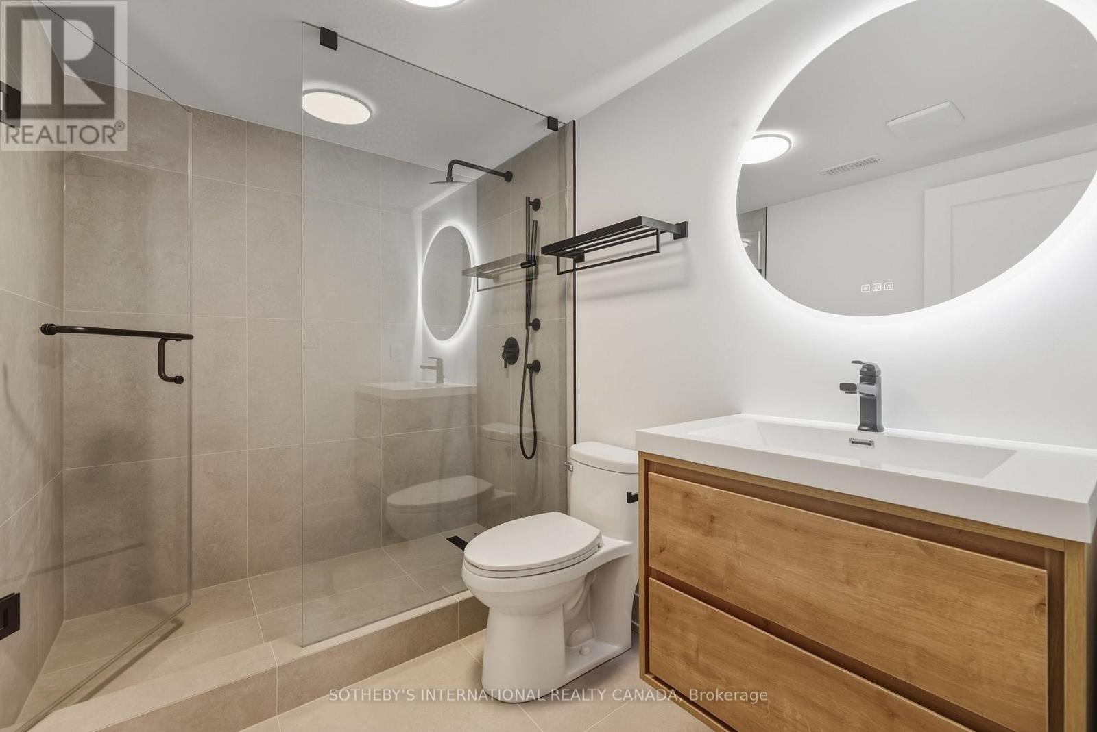 4 Dersingham Crescent, Markham, Ontario  L3T 4E7 - Photo 45 - N12782984