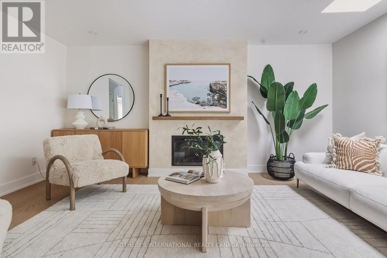 4 Dersingham Crescent, Markham, Ontario  L3T 4E7 - Photo 3 - N12782984