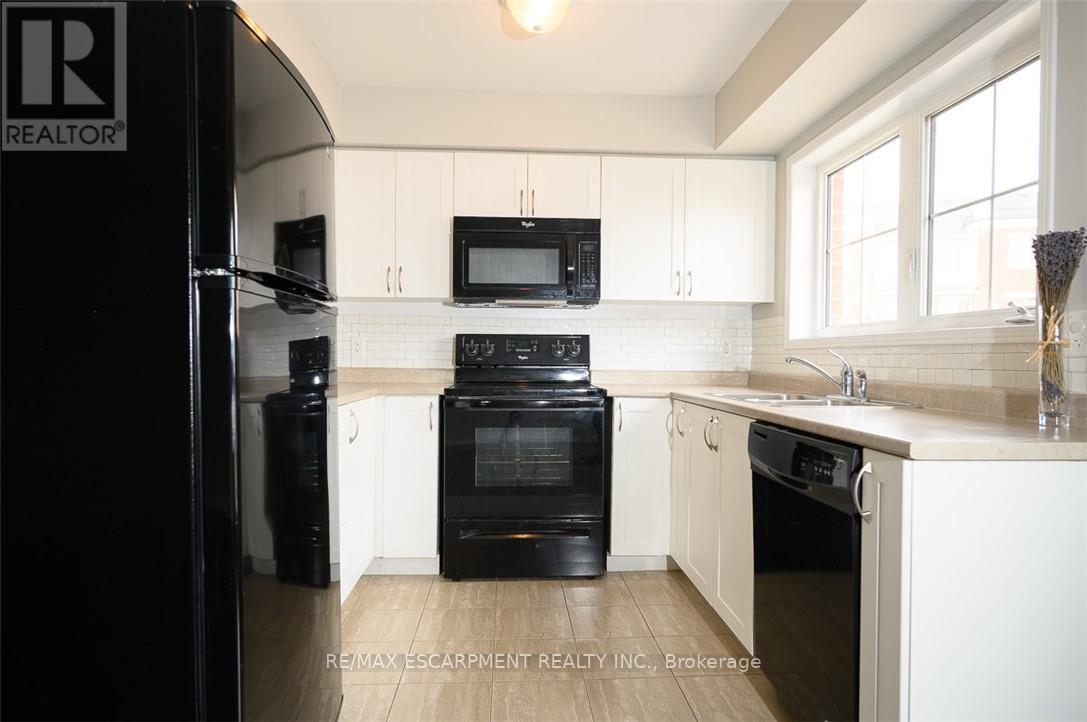 9 - 31 Hays Boulevard, Oakville, Ontario  L6H 0J1 - Photo 3 - W12785048