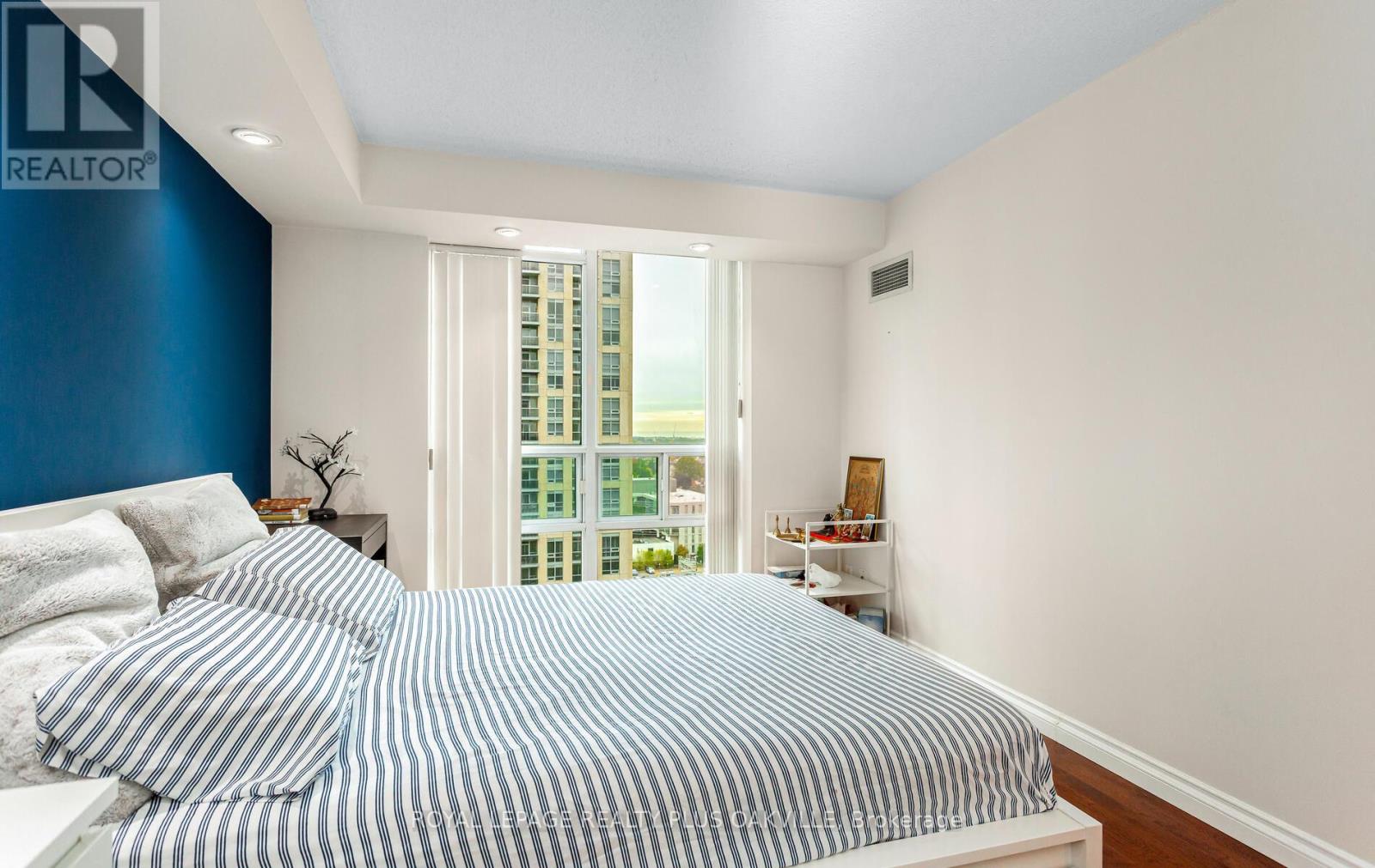 Lph07 - 7 Michael Power Place, Toronto (Islington-City Centre West), Ontario  M9A 0A4 - Photo 33 - W12785056