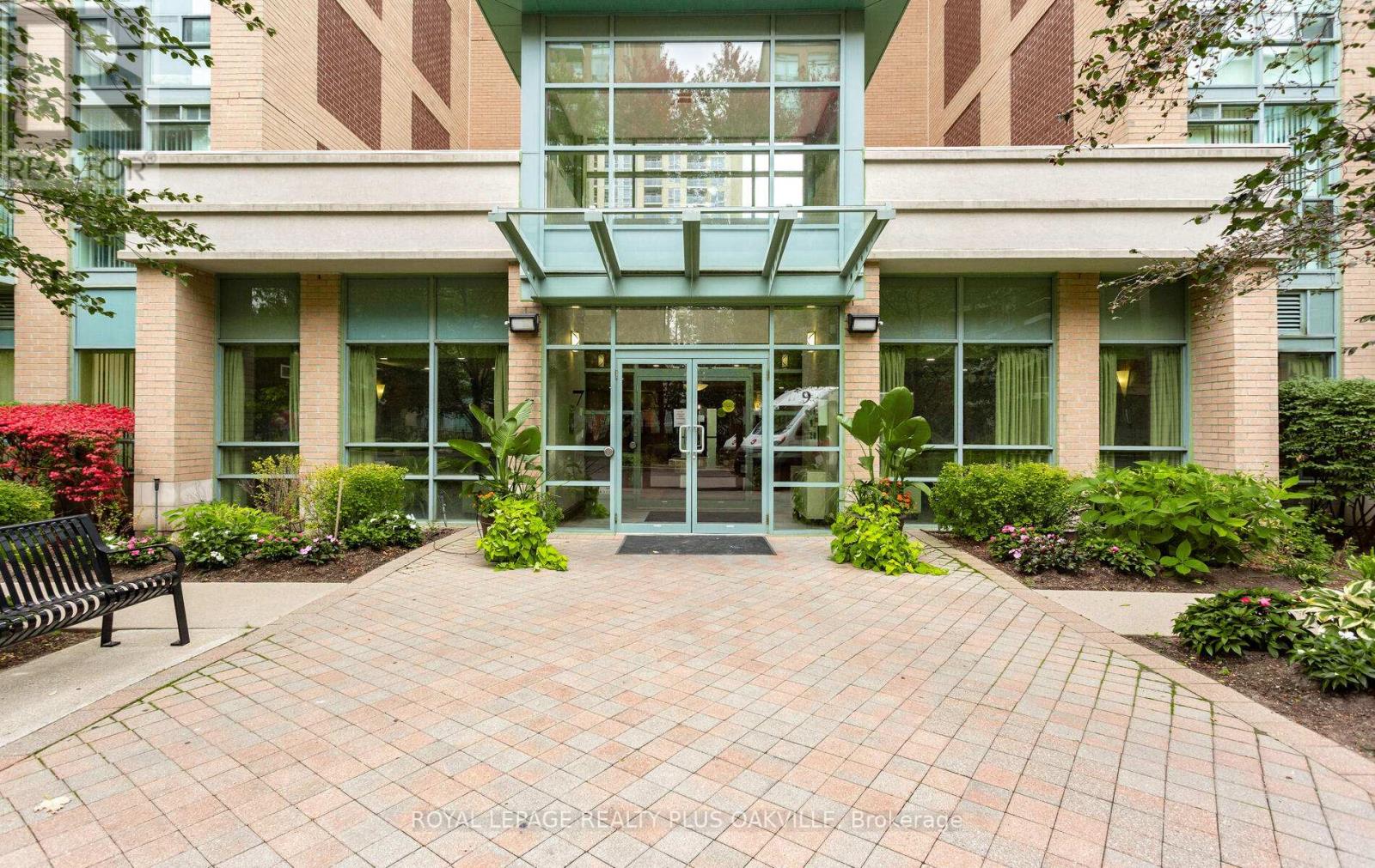 Lph07 - 7 Michael Power Place, Toronto (Islington-City Centre West), Ontario  M9A 0A4 - Photo 4 - W12785056