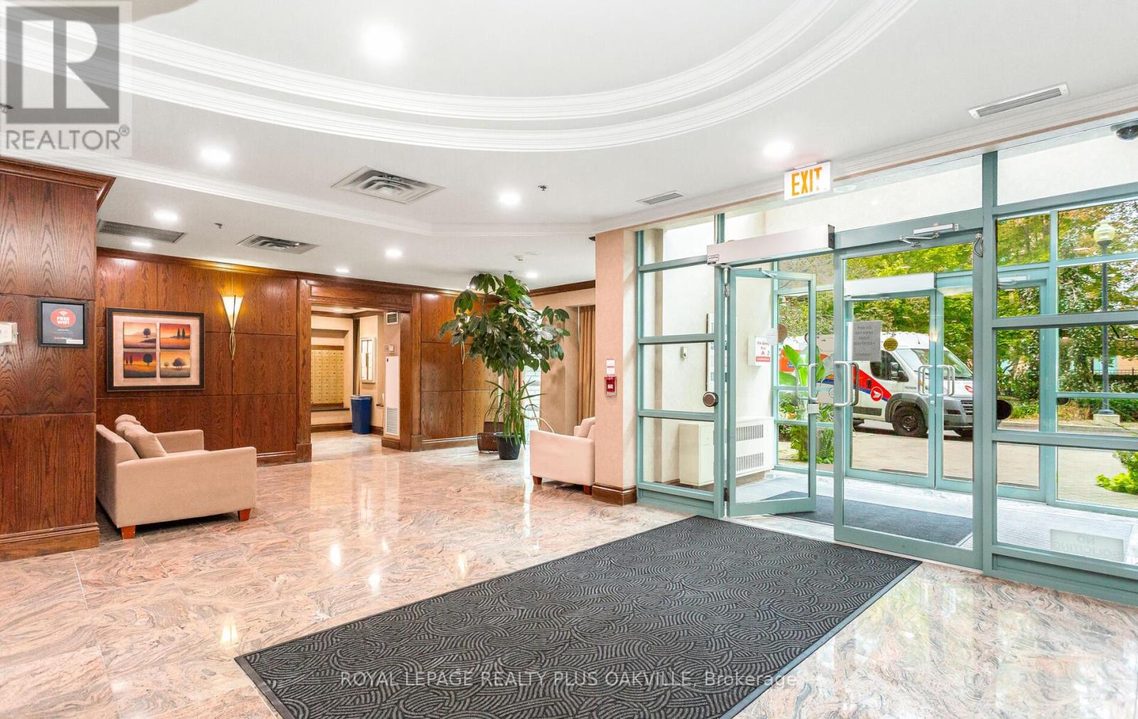 Lph07 - 7 Michael Power Place, Toronto (Islington-City Centre West), Ontario  M9A 0A4 - Photo 6 - W12785056