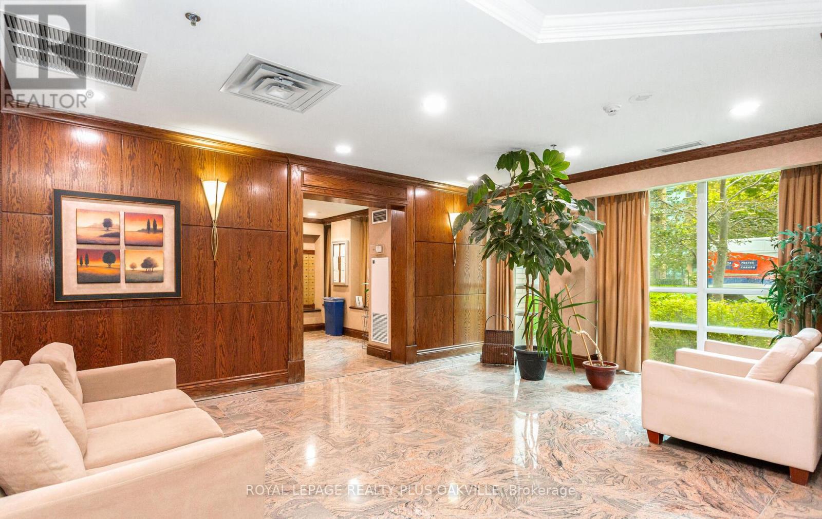 Lph07 - 7 Michael Power Place, Toronto (Islington-City Centre West), Ontario  M9A 0A4 - Photo 7 - W12785056