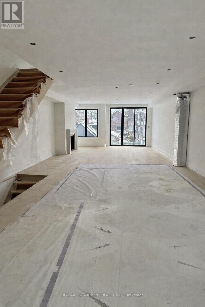 94 Fifth Street, Toronto, Ontario  M8V 2Z3 - Photo 2 - W12785058