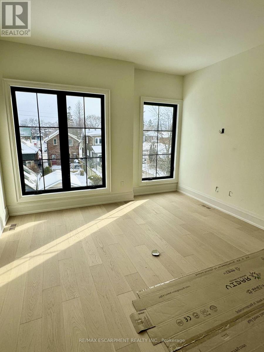 94 Fifth Street, Toronto, Ontario  M8V 2Z3 - Photo 5 - W12785058