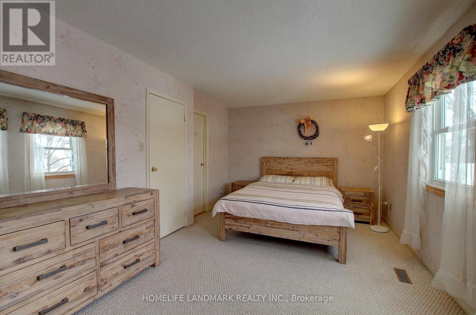 62 - 1214 Kirstie Court, Oakville, Ontario  L6H 5C8 - Photo 5 - W12785064