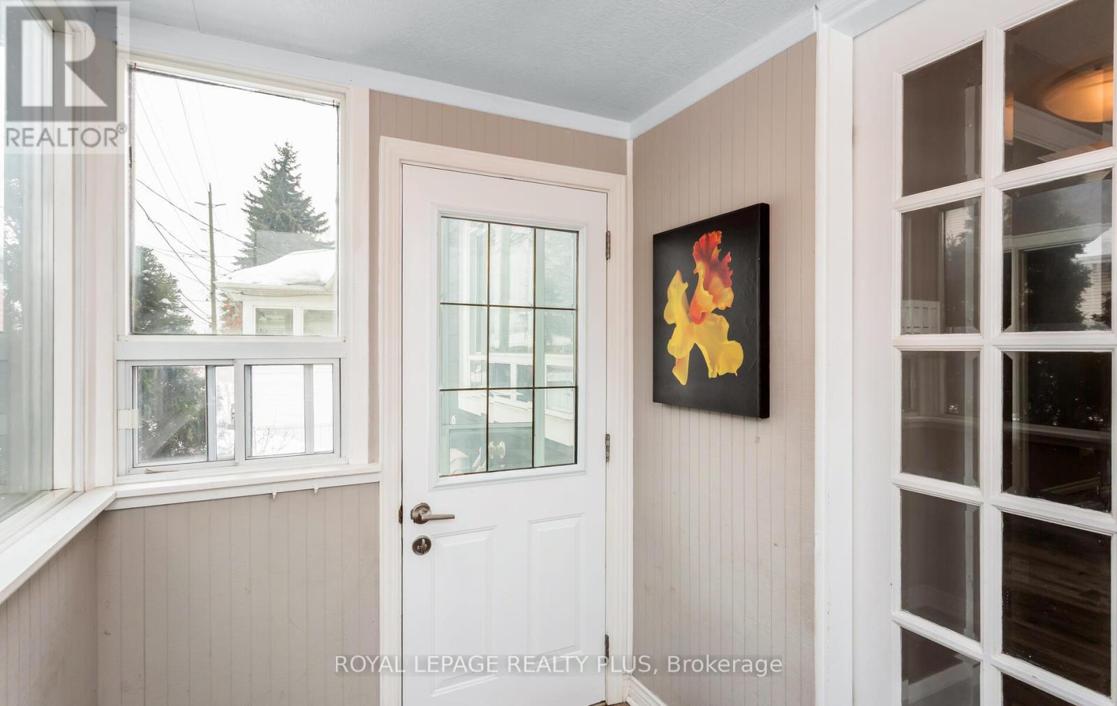 9 Ewing Street, Halton Hills, Ontario  L7G 2P6 - Photo 2 - W12785078