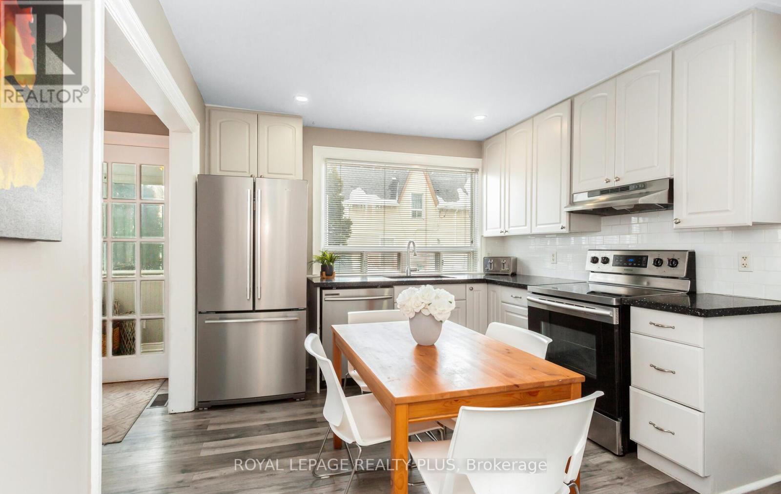 9 Ewing Street, Halton Hills, Ontario  L7G 2P6 - Photo 8 - W12785078