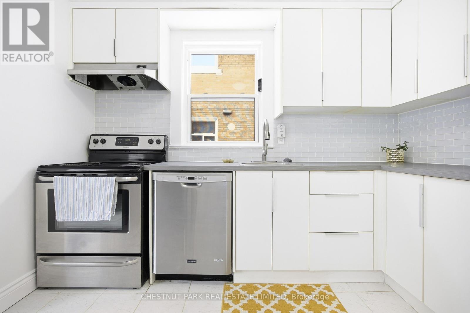 2 - 39 Penhurst Avenue, Toronto, Ontario  M8Y 3A9 - Photo 11 - W12785126