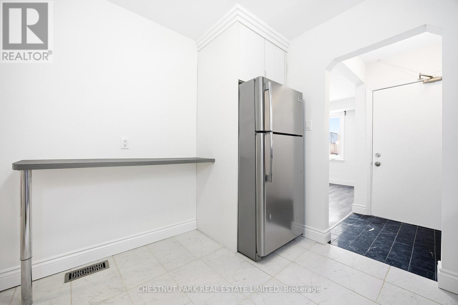 2 - 39 Penhurst Avenue, Toronto, Ontario  M8Y 3A9 - Photo 13 - W12785126