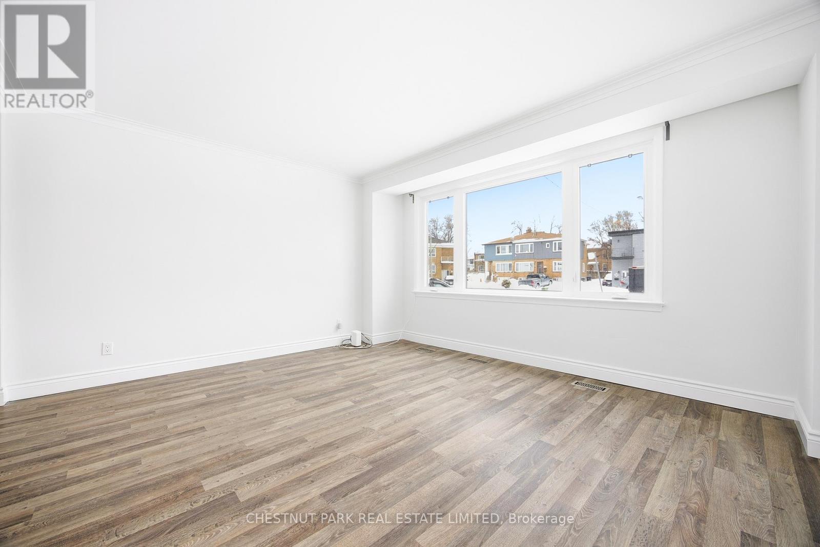 2 - 39 Penhurst Avenue, Toronto, Ontario  M8Y 3A9 - Photo 4 - W12785126