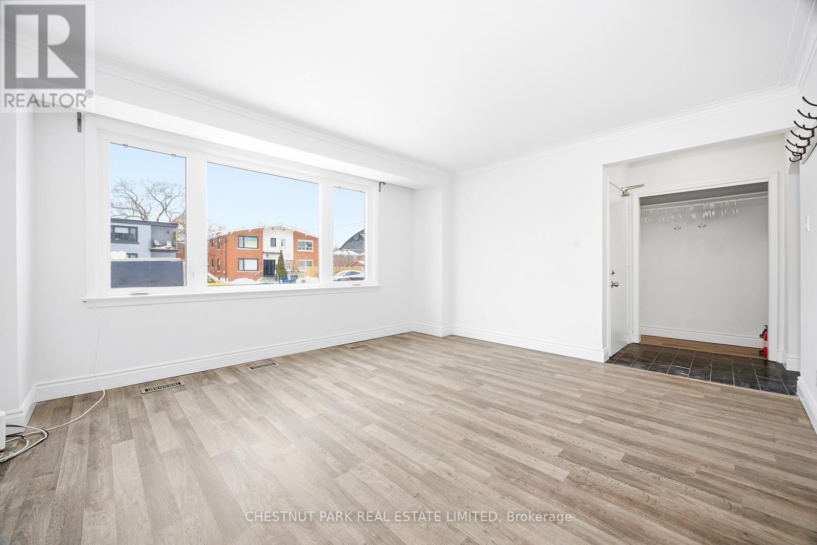 2 - 39 Penhurst Avenue, Toronto, Ontario  M8Y 3A9 - Photo 6 - W12785126