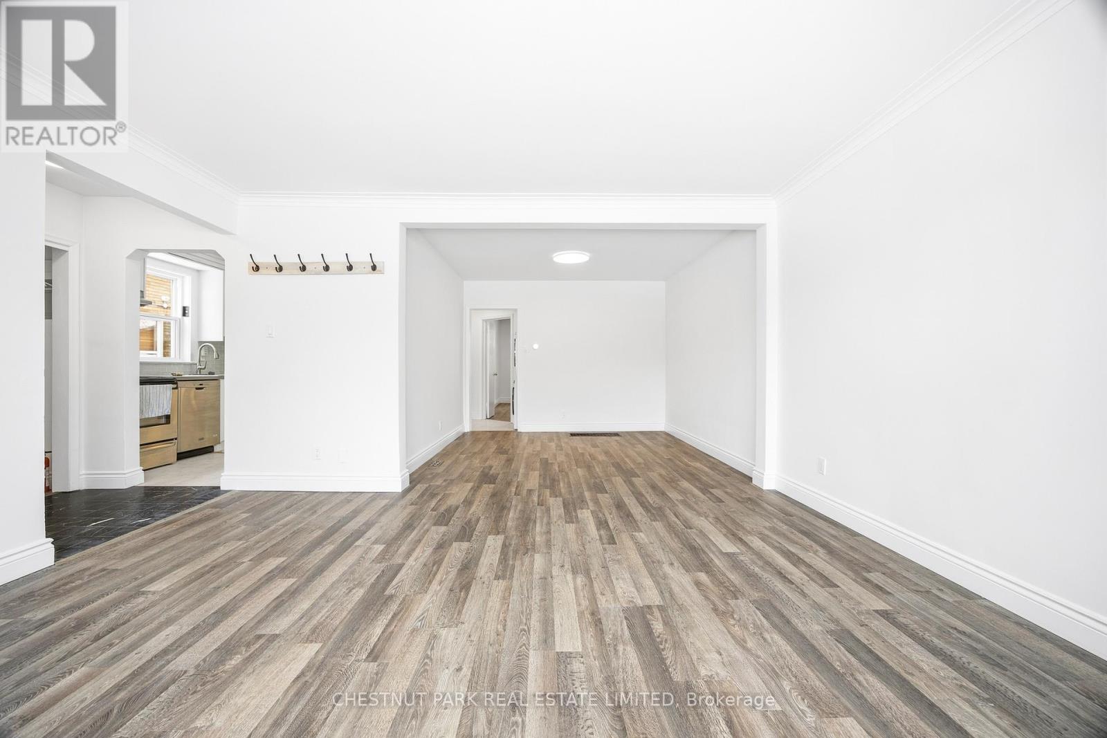 2 - 39 Penhurst Avenue, Toronto, Ontario  M8Y 3A9 - Photo 7 - W12785126