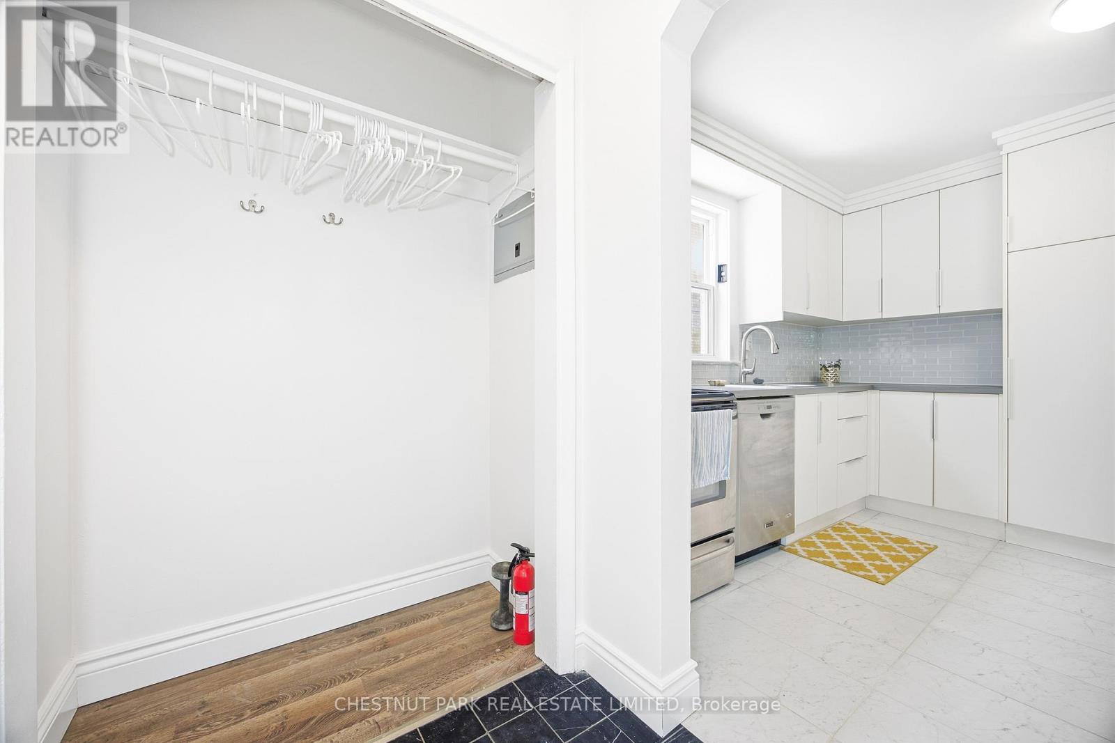 2 - 39 Penhurst Avenue, Toronto, Ontario  M8Y 3A9 - Photo 8 - W12785126