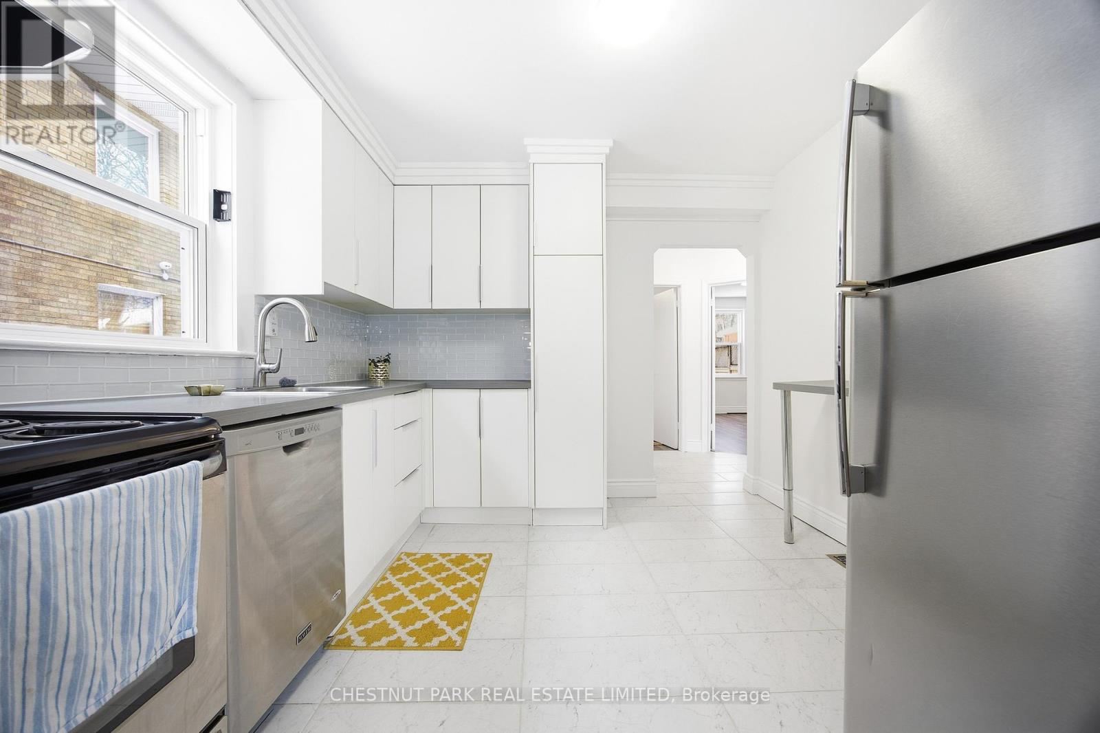 2 - 39 Penhurst Avenue, Toronto, Ontario  M8Y 3A9 - Photo 9 - W12785126