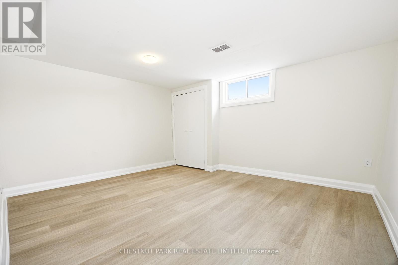 1 - 39 Penhurst Avenue, Toronto, Ontario  M8Y 3A9 - Photo 4 - W12785128