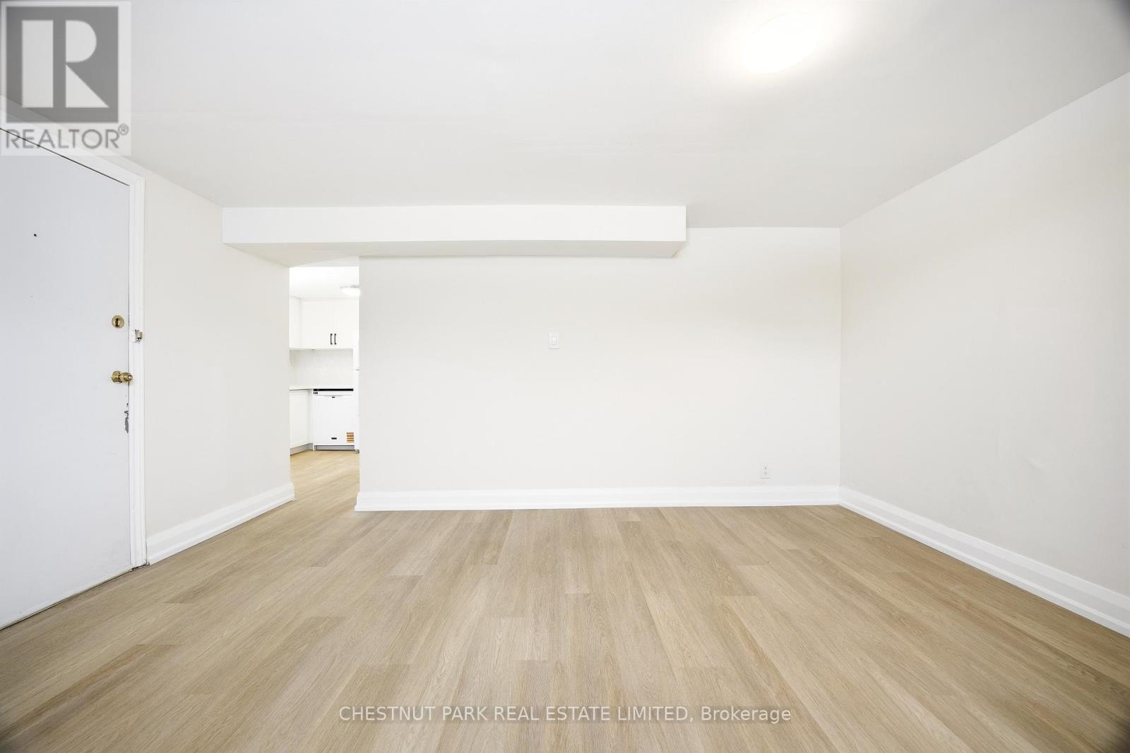 1 - 39 Penhurst Avenue, Toronto, Ontario  M8Y 3A9 - Photo 6 - W12785128