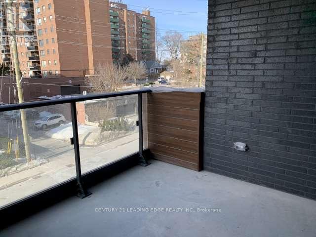 216 - 21 Park Street E, Mississauga, Ontario  L5G 1L7 - Photo 8 - W12785140