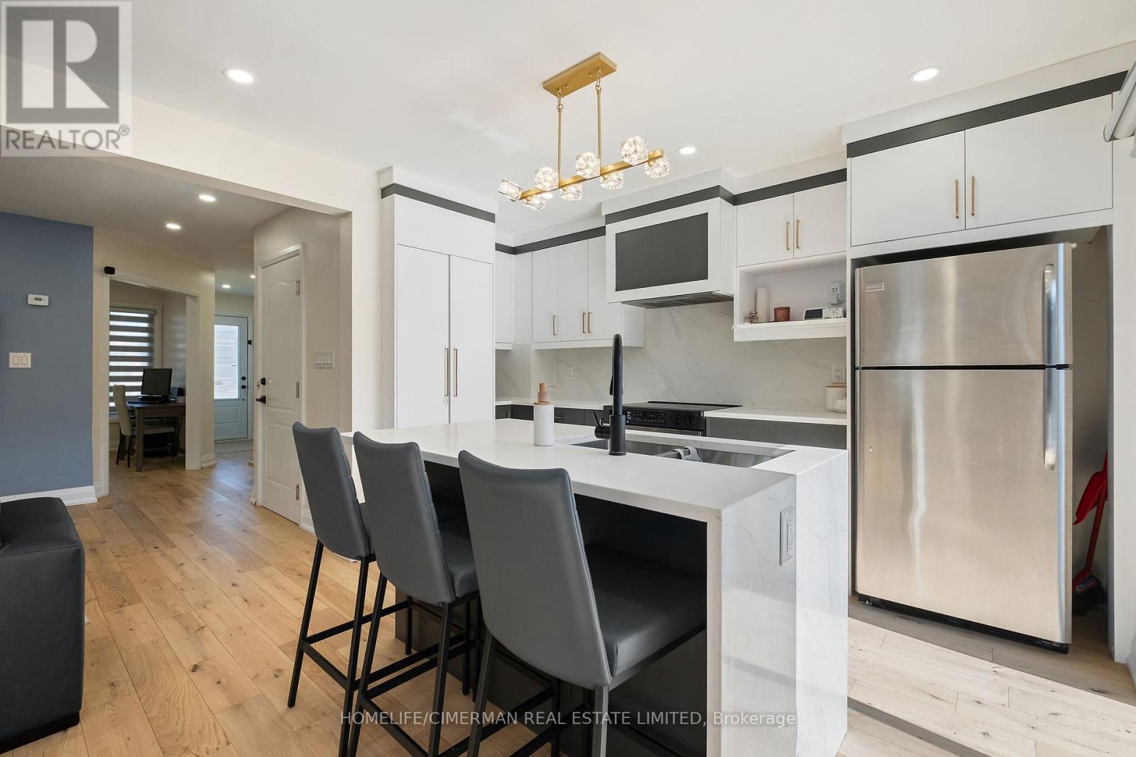 39 Stanwell Drive, Brampton, Ontario  L6Z 3Y8 - Photo 2 - W12785164