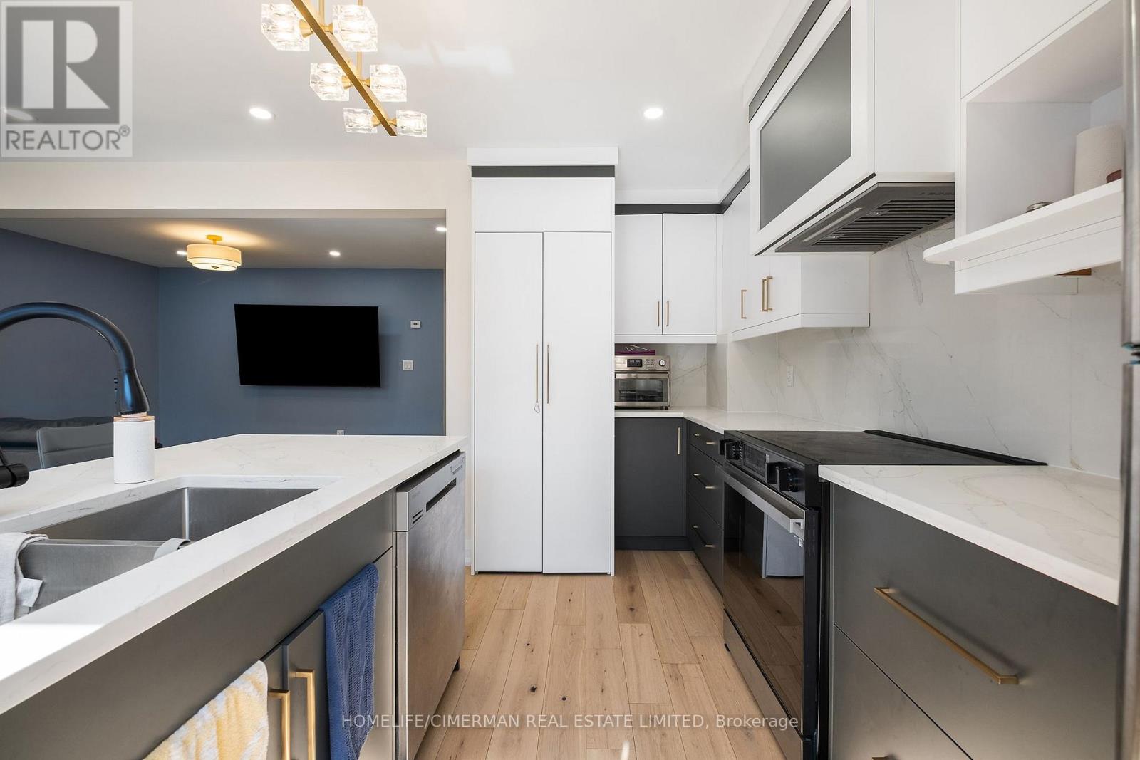 39 Stanwell Drive, Brampton, Ontario  L6Z 3Y8 - Photo 4 - W12785164