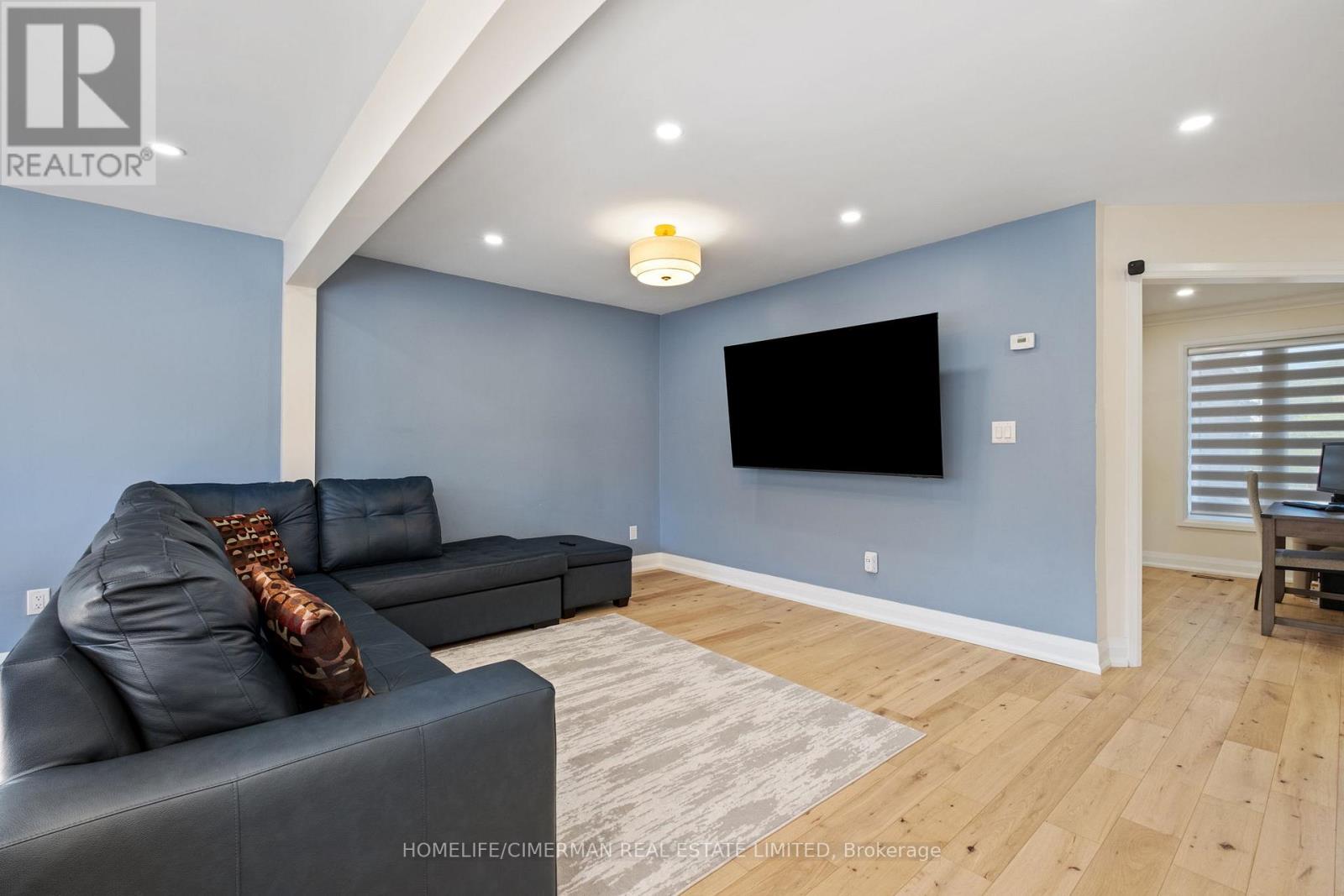 39 Stanwell Drive, Brampton, Ontario  L6Z 3Y8 - Photo 8 - W12785164