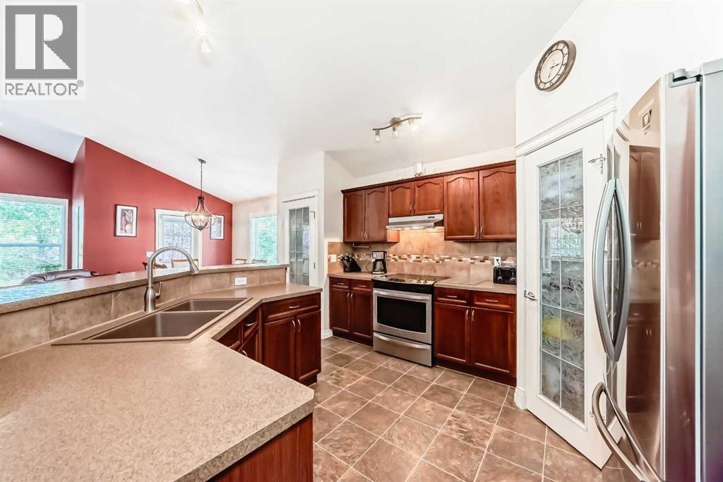 187 Hawkmere View, Chestermere, Alberta  T1X 1T8 - Photo 8 - A2285861