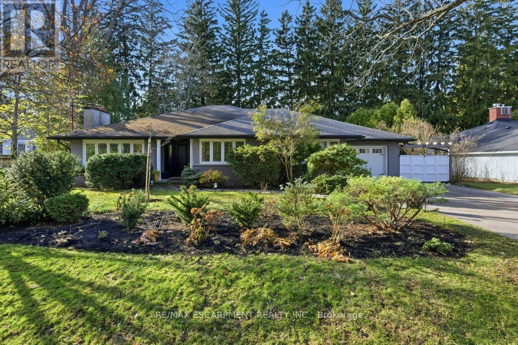 16 LOVERS LANE, Hamilton, Ontario