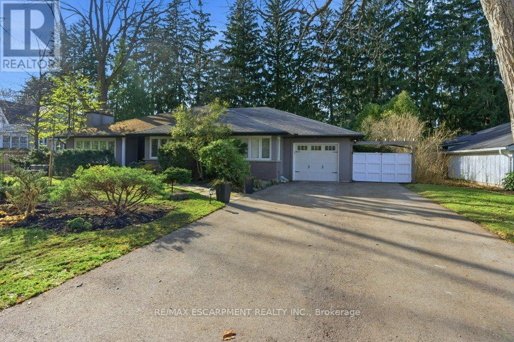 16 Lovers Lane, Hamilton, Ontario  L9G 1G3 - Photo 2 - X12785070