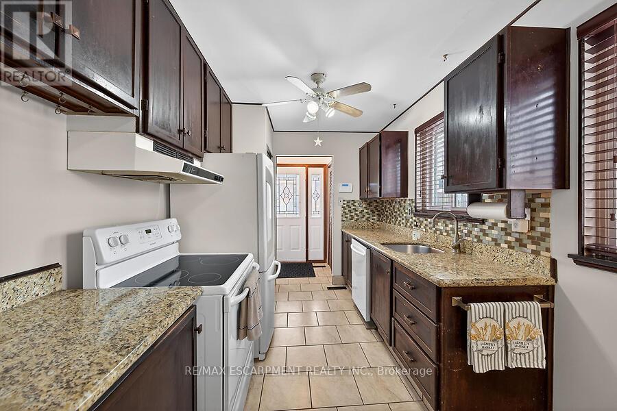 16 Golden Orchard Drive, Hamilton, Ontario  L9C 6J5 - Photo 10 - X12785076