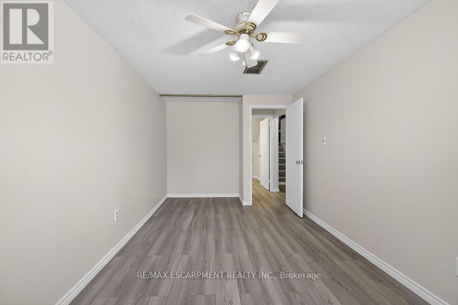 16 Golden Orchard Drive, Hamilton, Ontario  L9C 6J5 - Photo 22 - X12785076