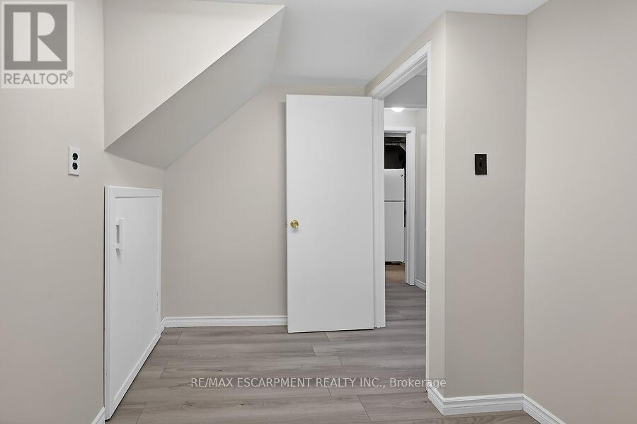 16 Golden Orchard Drive, Hamilton, Ontario  L9C 6J5 - Photo 23 - X12785076