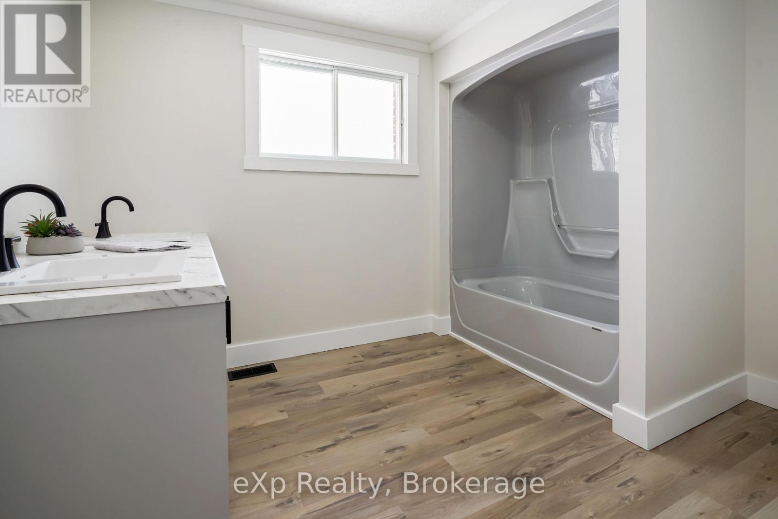 221 Queen Street, Chatham-Kent, Ontario  N0P 1T0 - Photo 20 - X12785240