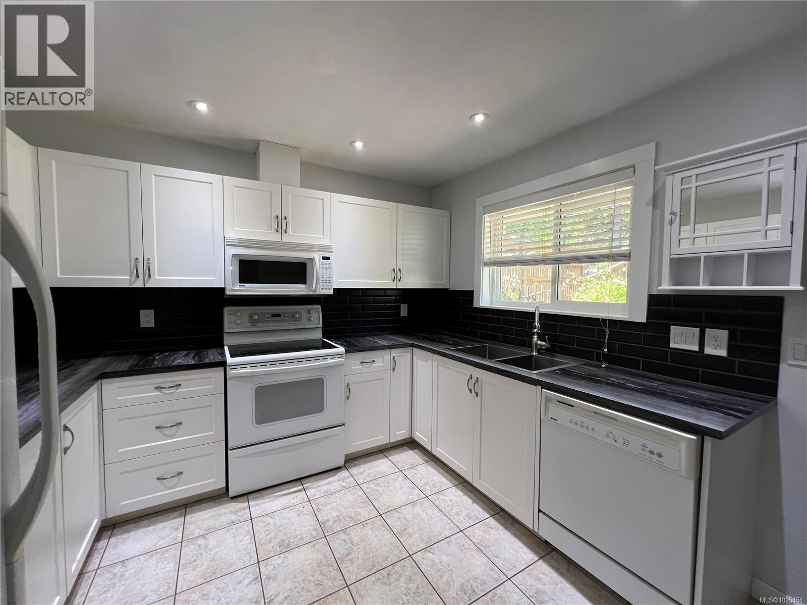 492 Cedar Cres, Gold River, British Columbia  V0P 1G0 - Photo 3 - 1025454