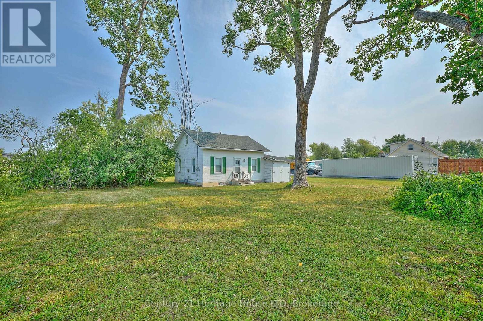 938 Garrison Road, Fort Erie, Ontario  L2A 1N7 - Photo 1 - X12785182