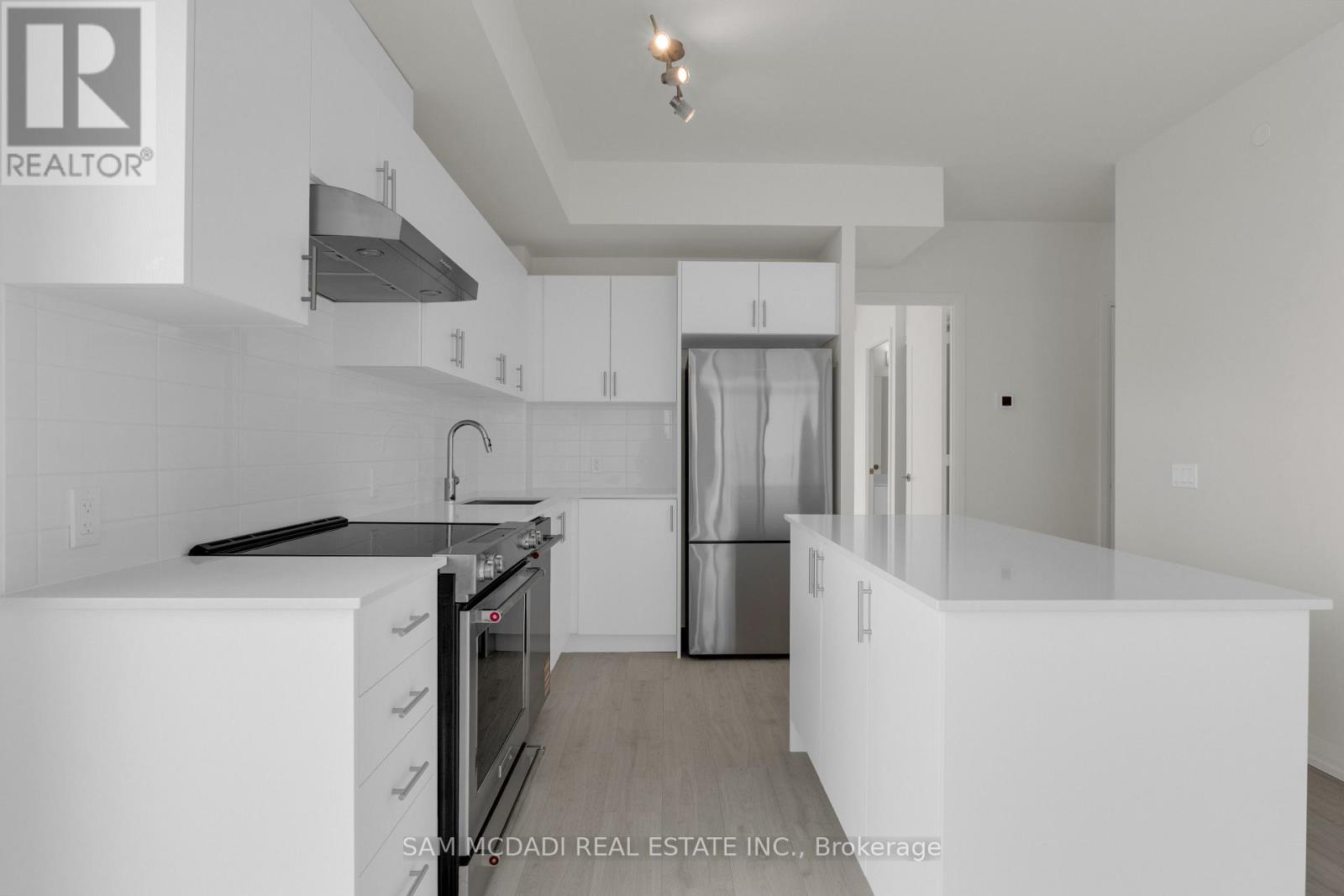 2205 - 27 Korda Gate, Vaughan, Ontario  L4K 0P6 - Photo 4 - N12779402