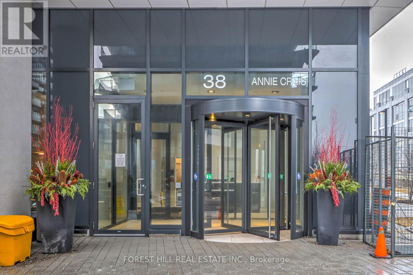 Ph 104 - 38 Annie Craig Drive, Toronto, Ontario  M8V 0G9 - Photo 4 - W12672666