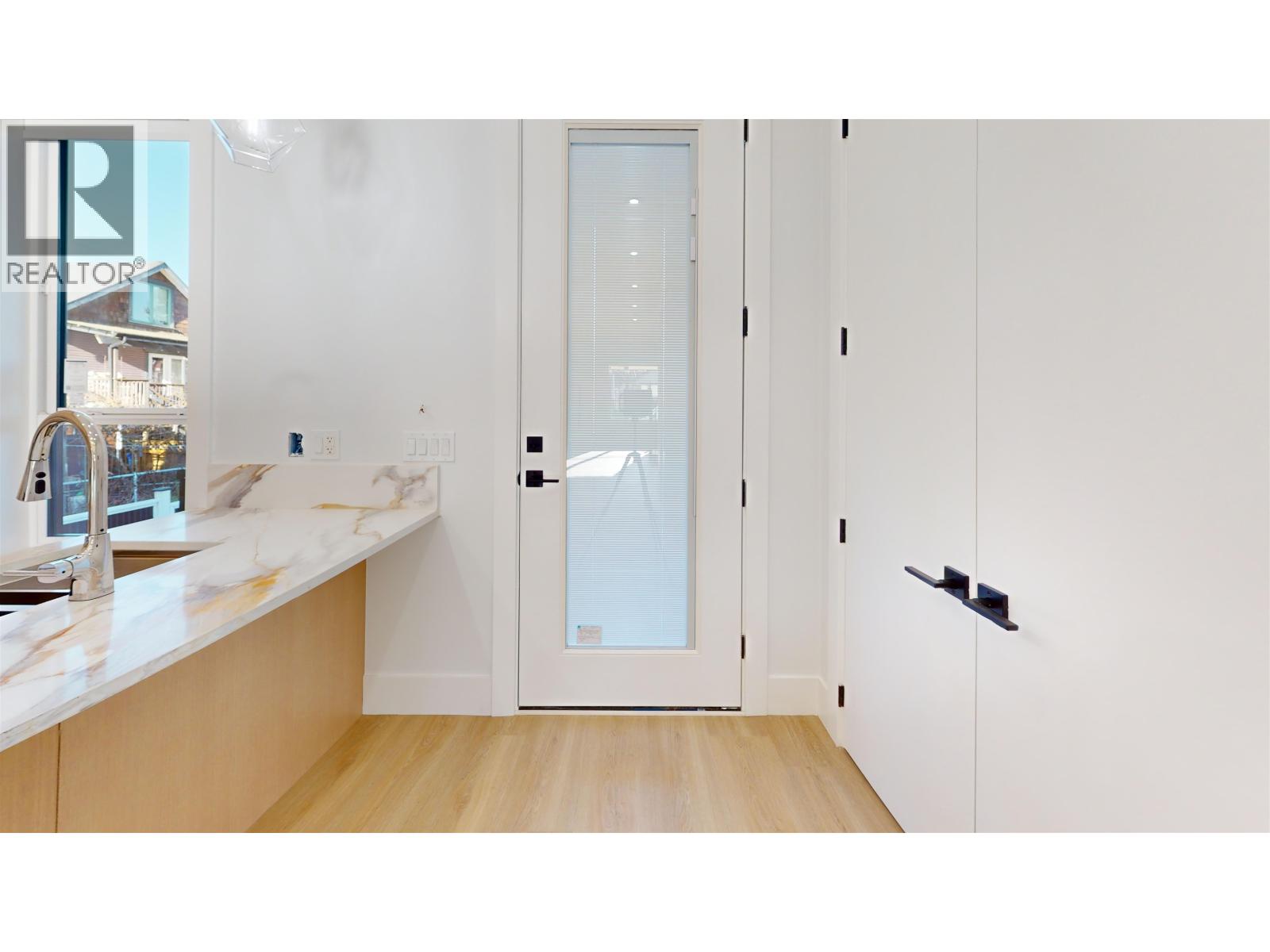 2825 Dundas Street, Vancouver, British Columbia  V5K 1R5 - Photo 5 - R3089511