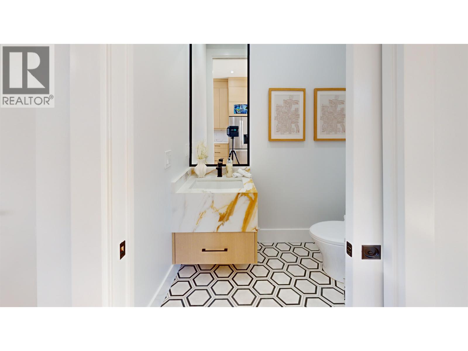 2825 Dundas Street, Vancouver, British Columbia  V5K 1R5 - Photo 6 - R3089511