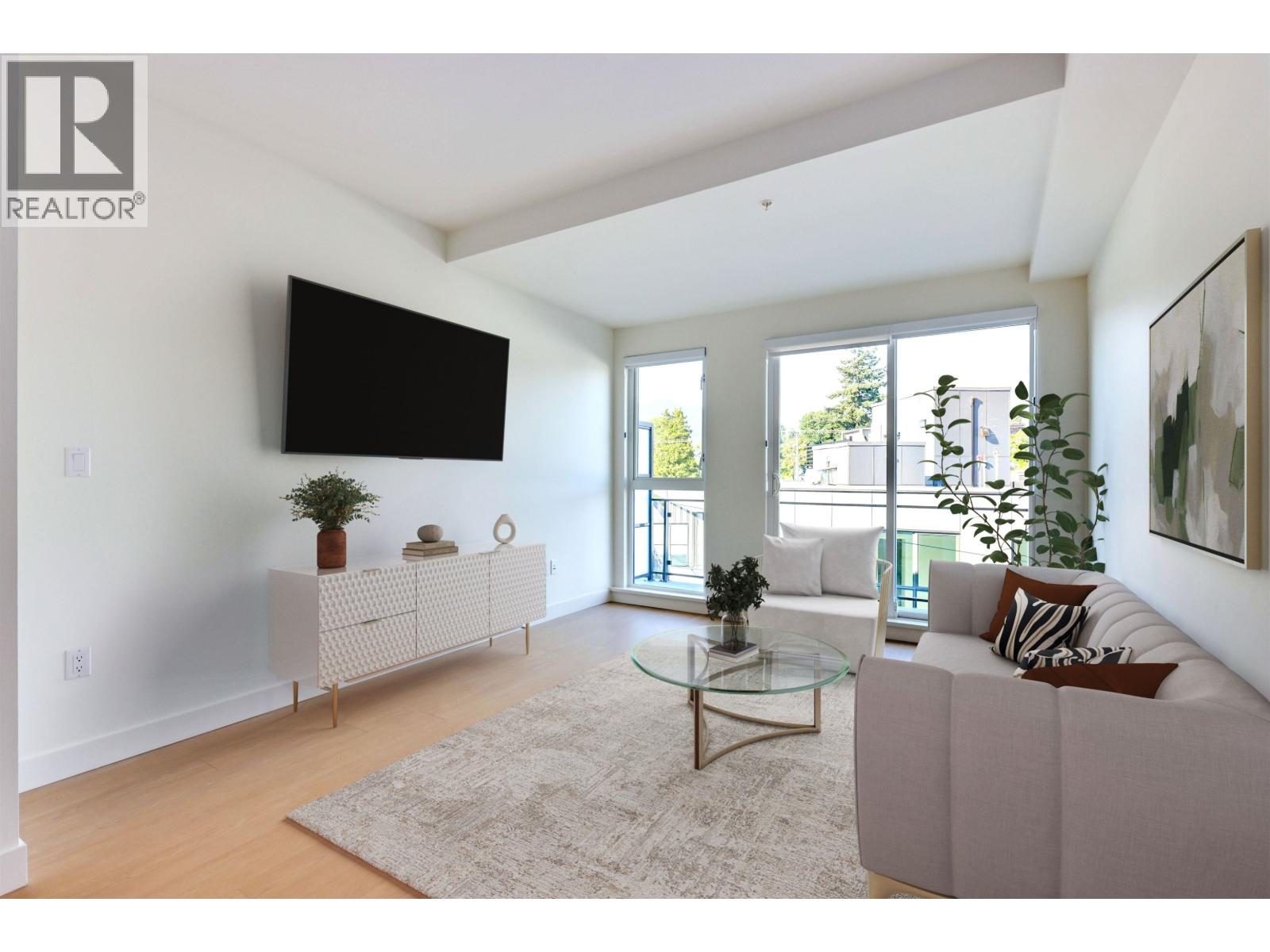 564 422 E 3RD STREET, North Vancouver, British Columbia