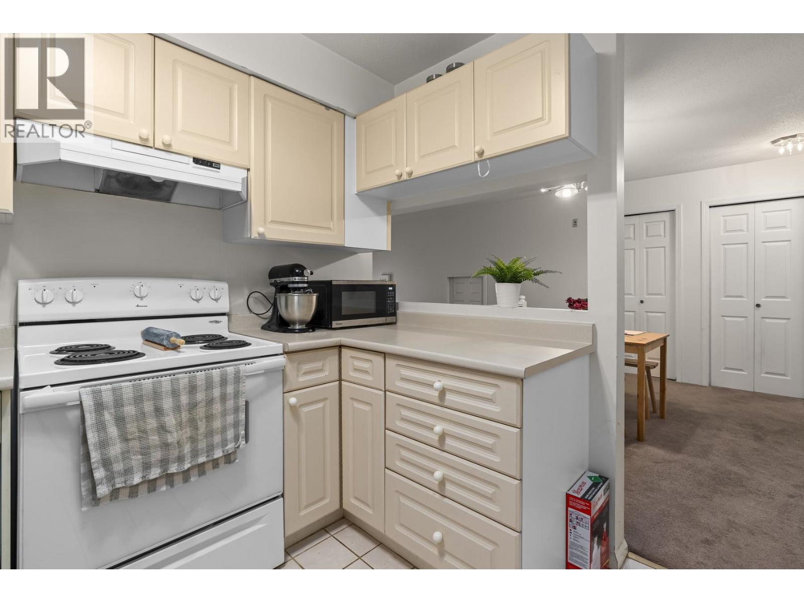 202 7011 Blundell Road, Richmond, British Columbia  V6Y 1J5 - Photo 5 - R3089530