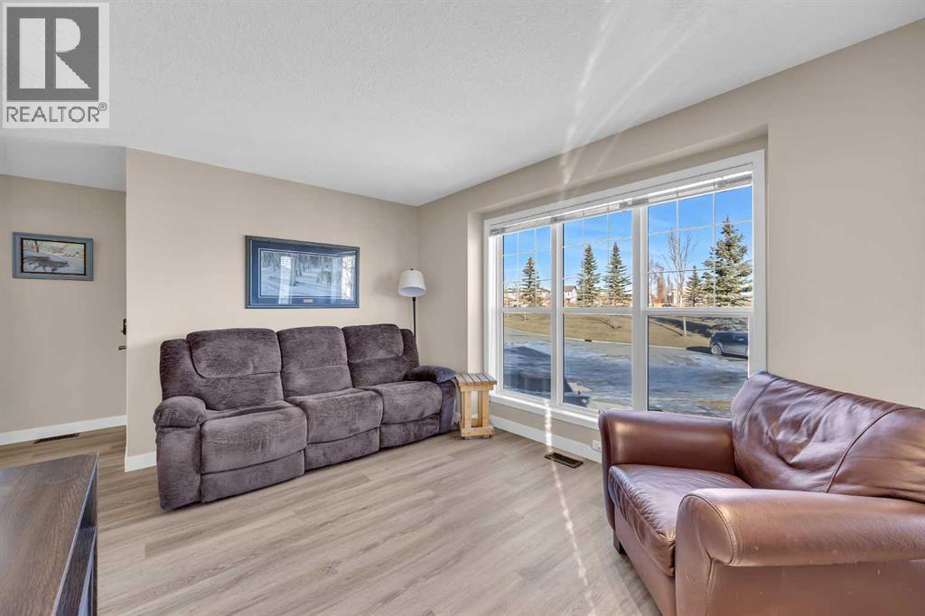 71 Eversyde Heath Sw, Calgary, Alberta  T2Y 4P8 - Photo 5 - A2285086