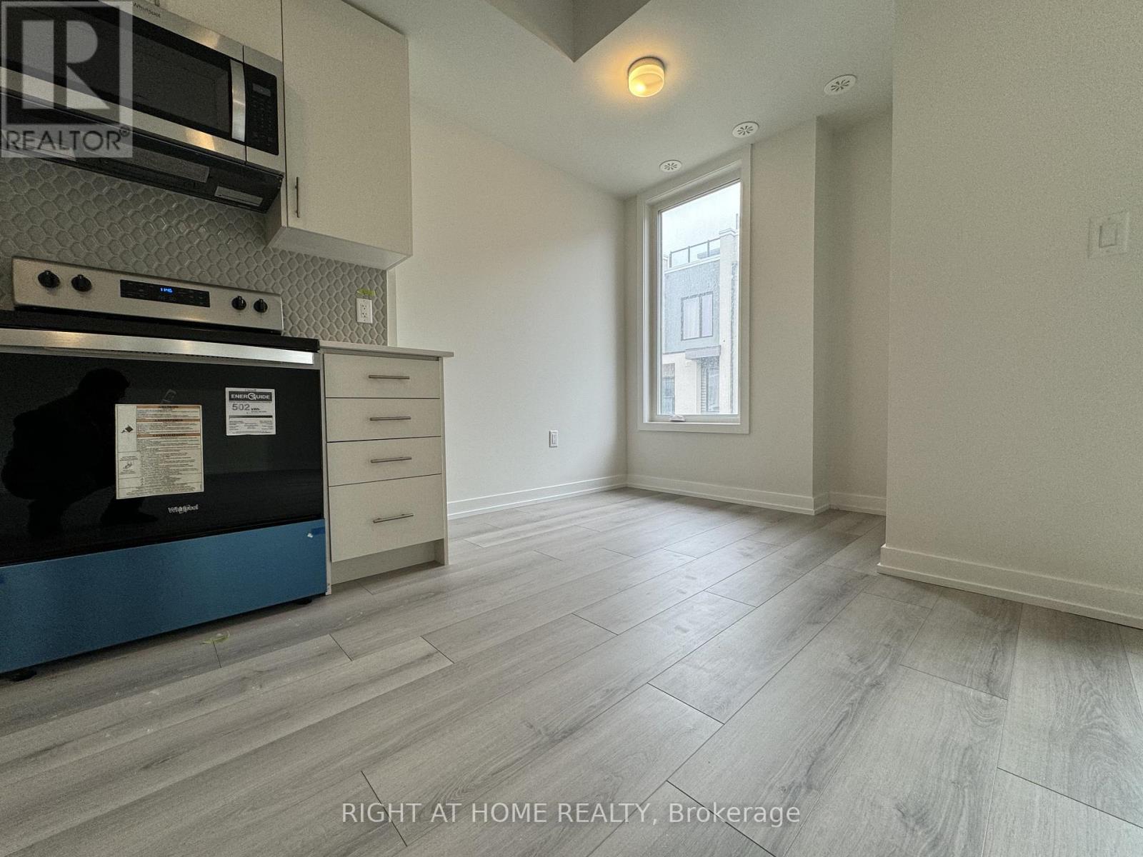 5 - 3421 Ridgeway Drive, Mississauga, Ontario  L5L 5T3 - Photo 5 - W12785214