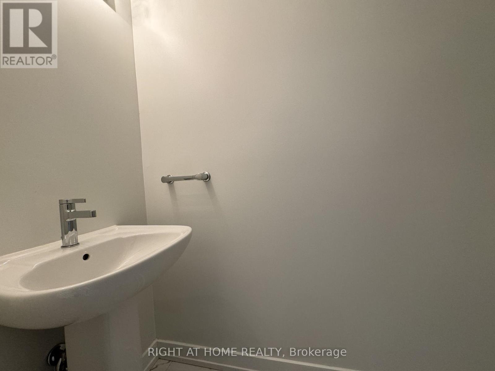 5 - 3421 Ridgeway Drive, Mississauga, Ontario  L5L 5T3 - Photo 7 - W12785214