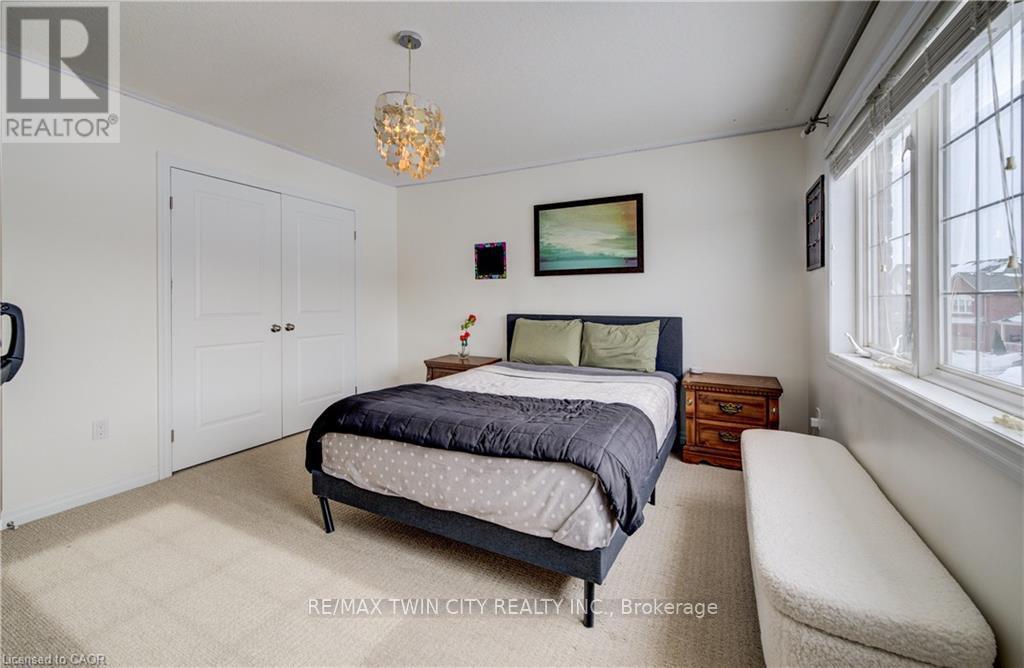 268 Evens Pond Crescent, Kitchener, Ontario  N2R 0B8 - Photo 32 - X12785212