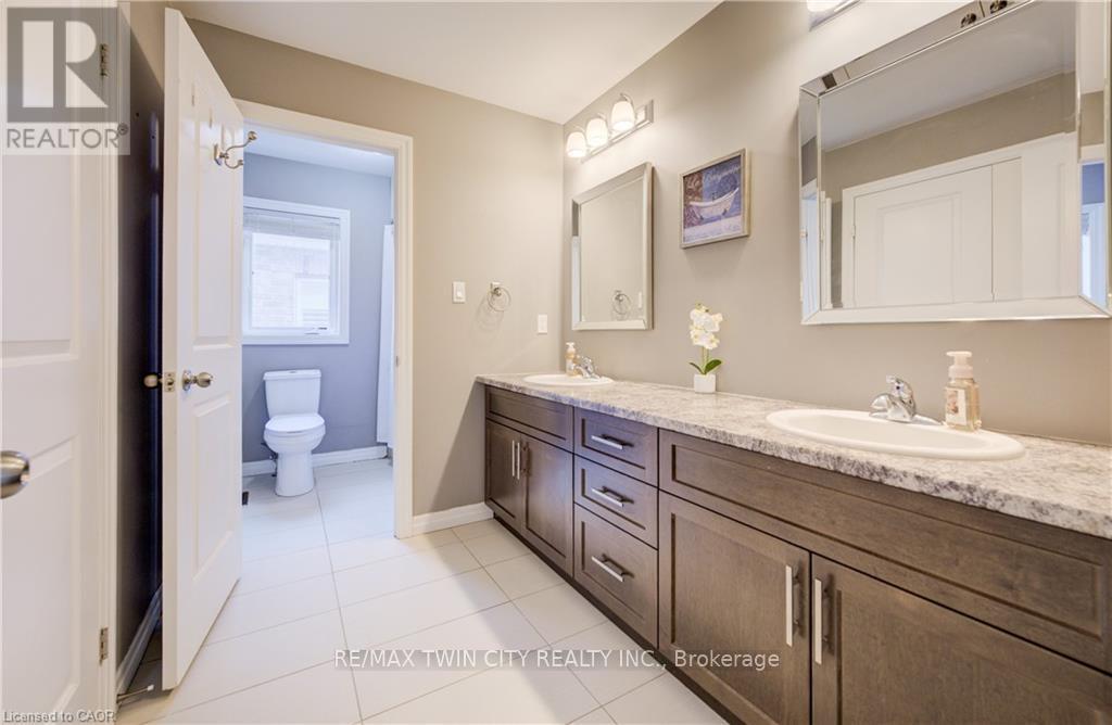 268 Evens Pond Crescent, Kitchener, Ontario  N2R 0B8 - Photo 35 - X12785212