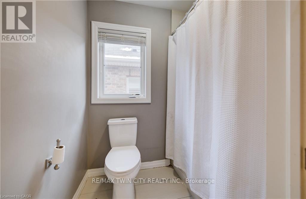 268 Evens Pond Crescent, Kitchener, Ontario  N2R 0B8 - Photo 36 - X12785212